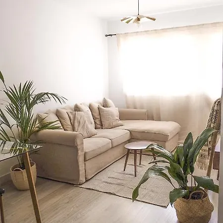 La Petite-home Near Airport-wifi-garage-elevator-homely Apartment Sardina