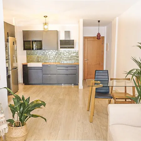 La Petite-home Near Airport-wifi-garage-elevator-homely Apartment *