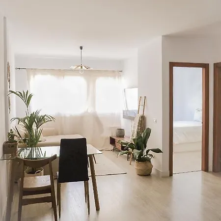 La Petite-home Near Airport-wifi-garage-elevator-homely Apartment